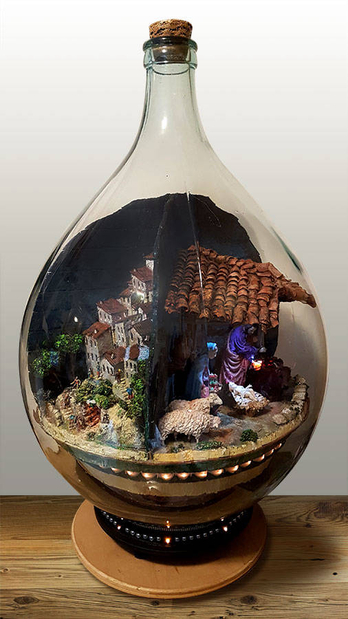 Il dono - Presepe realizzato senza scomporre la damigiana