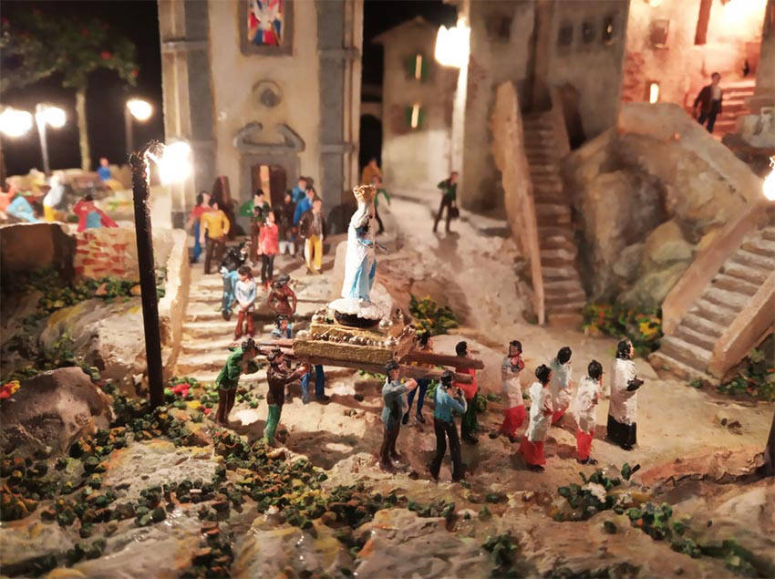 Natività con processione